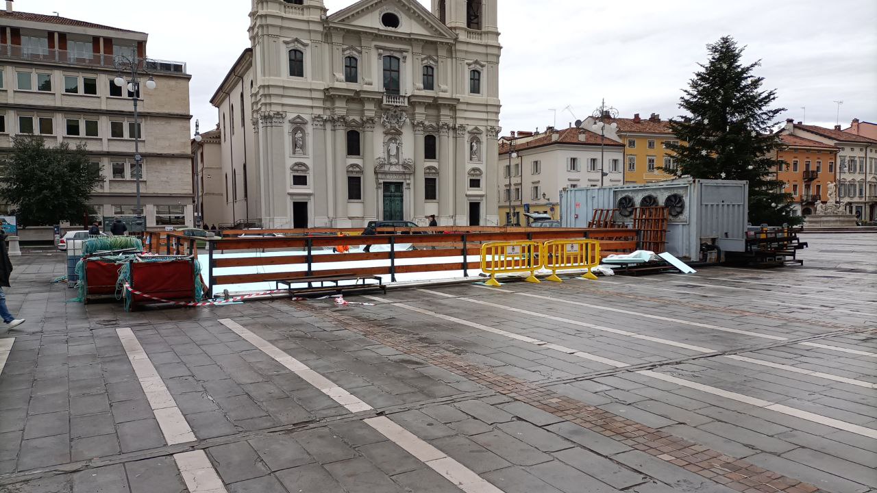 Immagine per Arriva la pista di pattinaggio in piazza a Gorizia, Skaupaz Toifl sfilano in città